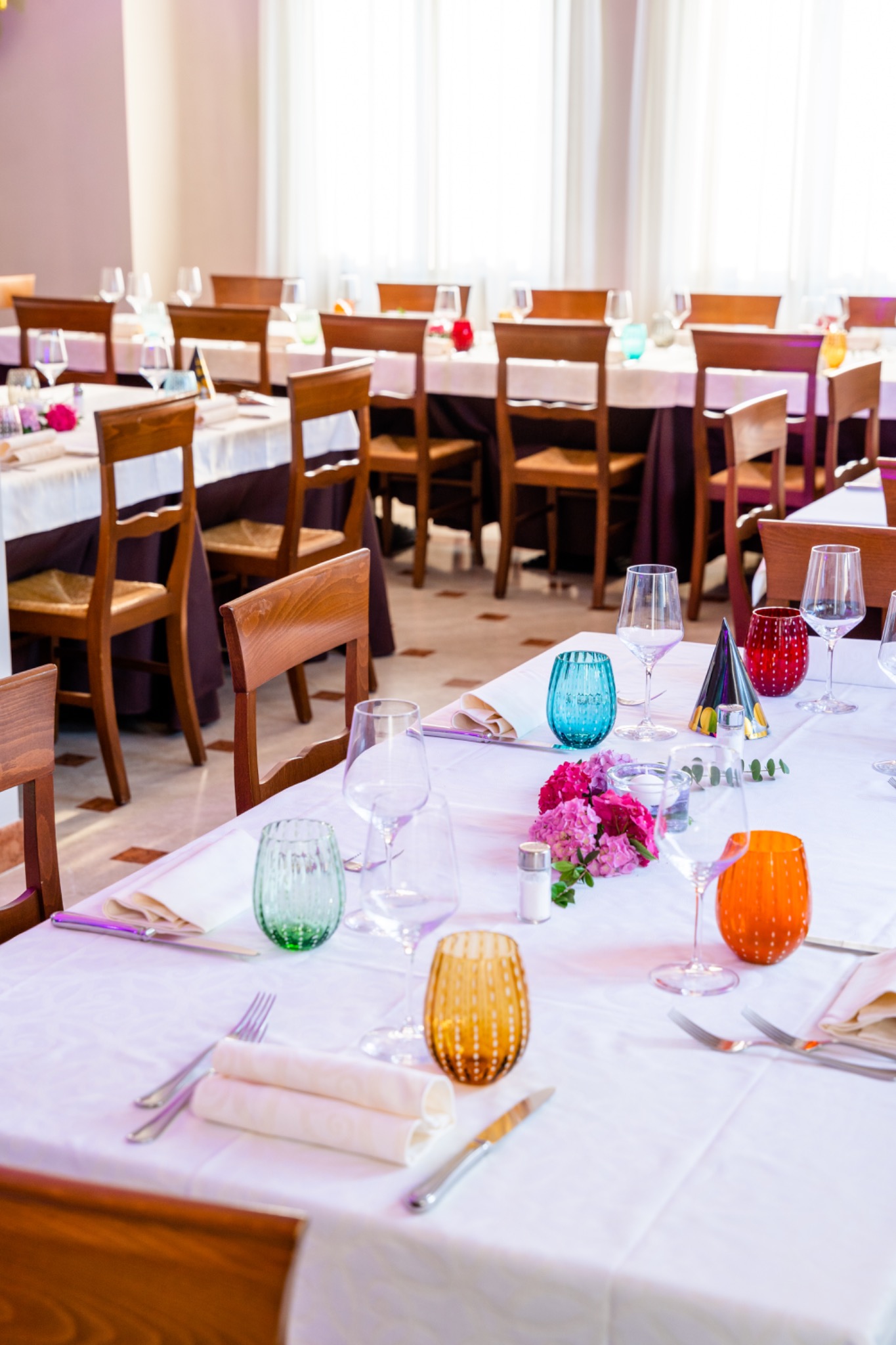 Sala apparecchiata per un evento all'Hotel La Pina